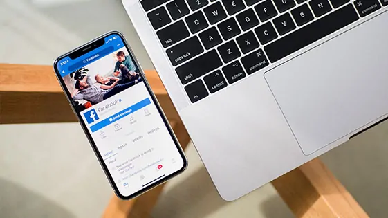 Smartfon ze zdjęciem Facebook 360