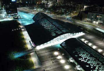 Łódź z powietrza nocą